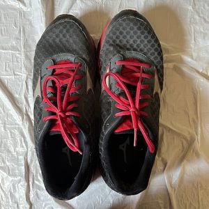 Mizuno wave runner